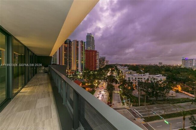 Building Photo - 1451 Brickell Ave
