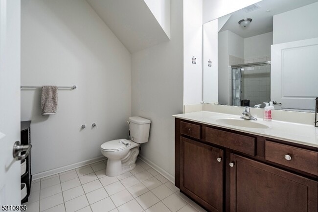 Building Photo - 503 Waterview Ct