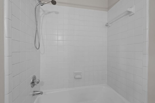 Building Photo - Inviting 3br house in Morrisville with woo...