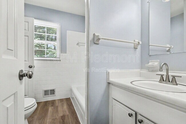 Building Photo - 2642 Hatfield Cir SE
