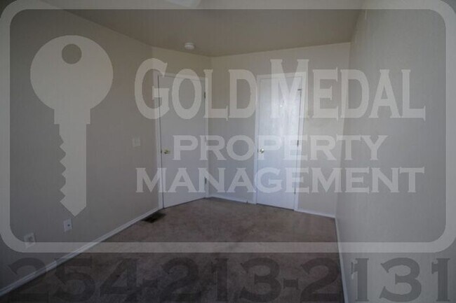 Building Photo - 4001 Madison Dr
