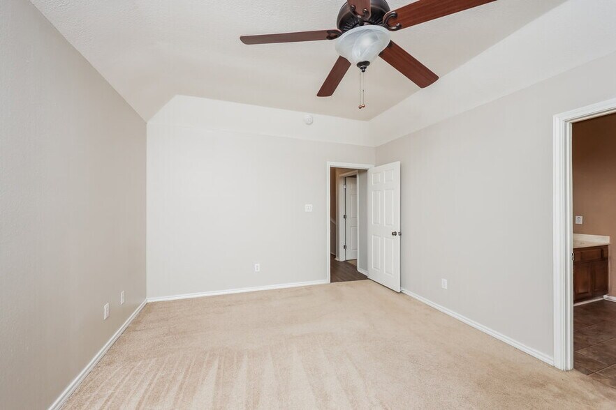 Building Photo - 1453 Ridgecreek Dr