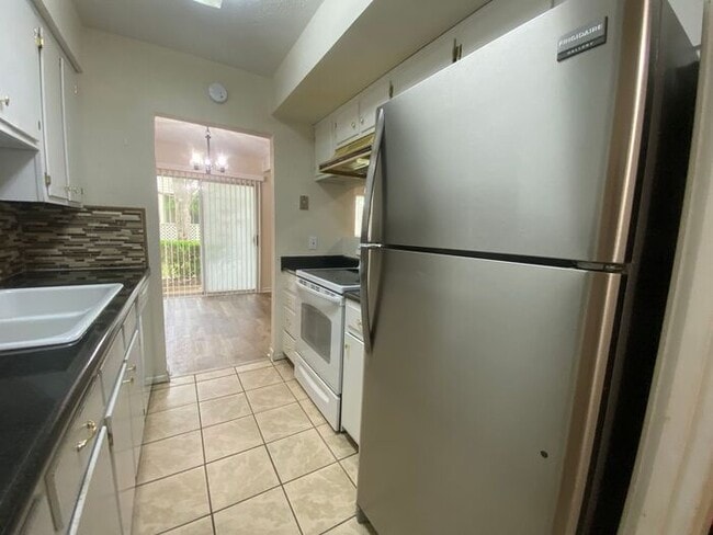 Building Photo - Wonderful Bellevue Condo in Creekside Meadows!