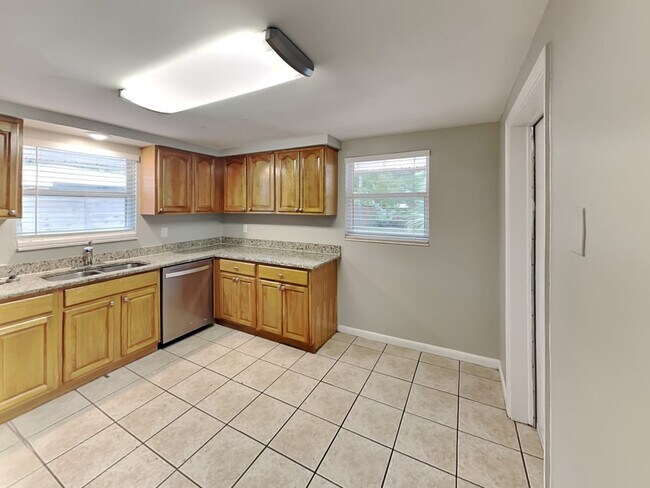 Building Photo - 4807 29th Ave W