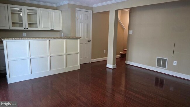 Building Photo - 1246 Quaker Ridge Dr