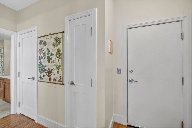 Building Photo - Spacious & Modern 1br Steps on U St Corridor!