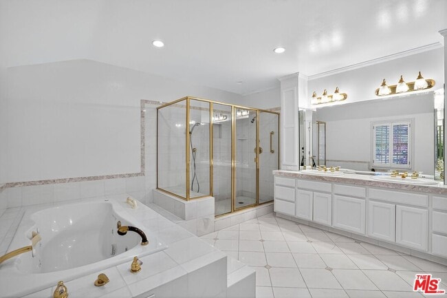 Building Photo - 15 N Ridgewood Rd