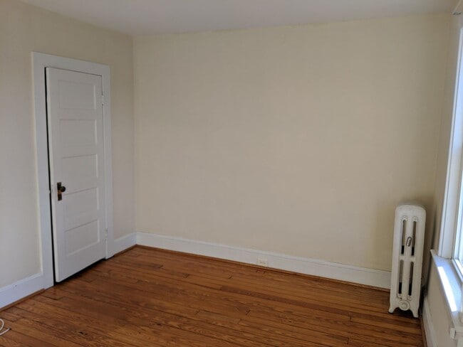 Building Photo - Charming Historic townhouse in downtown Frederick available mid June!