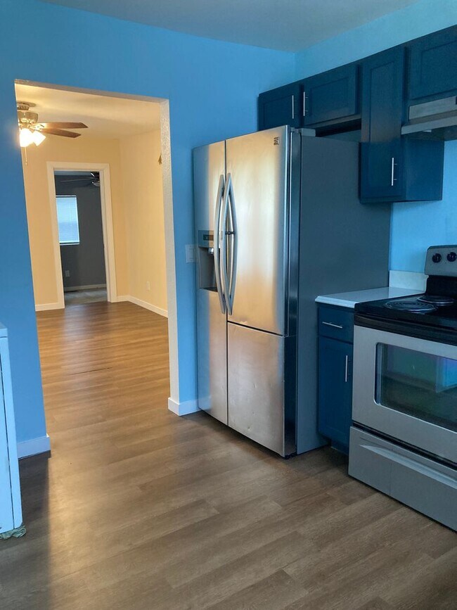 Building Photo - Newly remodeled 3 bedroom on the north sid...