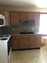 Building Photo - 114 Read Ave