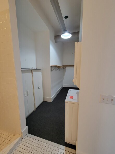 Building Photo - 122 N 3rd St