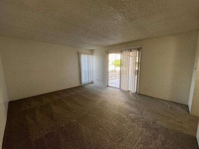 Building Photo - 11040 N 28th Dr