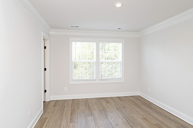 Building Photo - $500 off 1st Month's Rent! Pet-Friendly End-Unit Townhome in Crozet