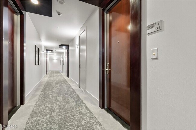 Building Photo - 4575 Dean Martin Dr