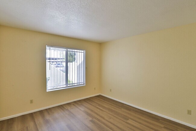 Building Photo - 4730 W Northern Ave