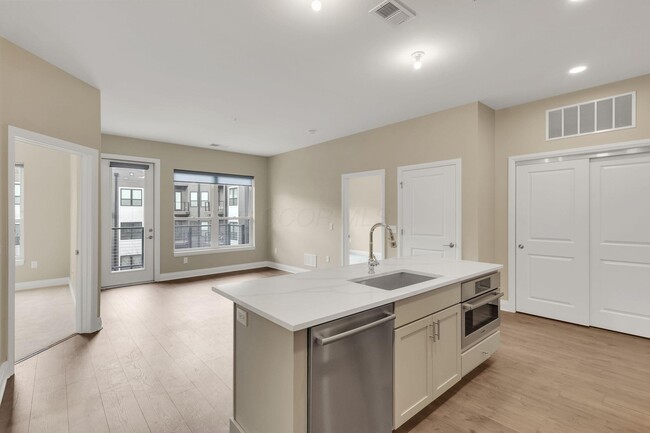 Building Photo - 6633 Dale Dr