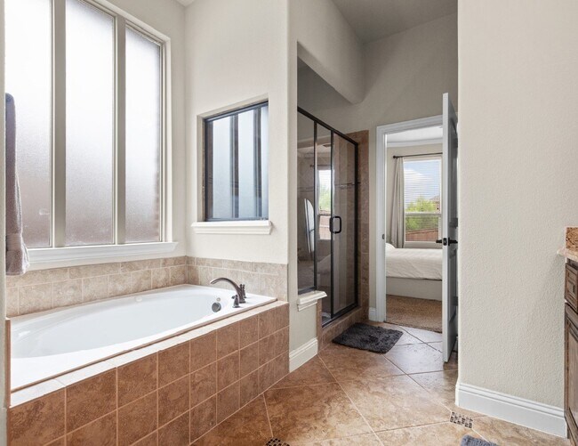 Building Photo - 3000 Waterglen Dr