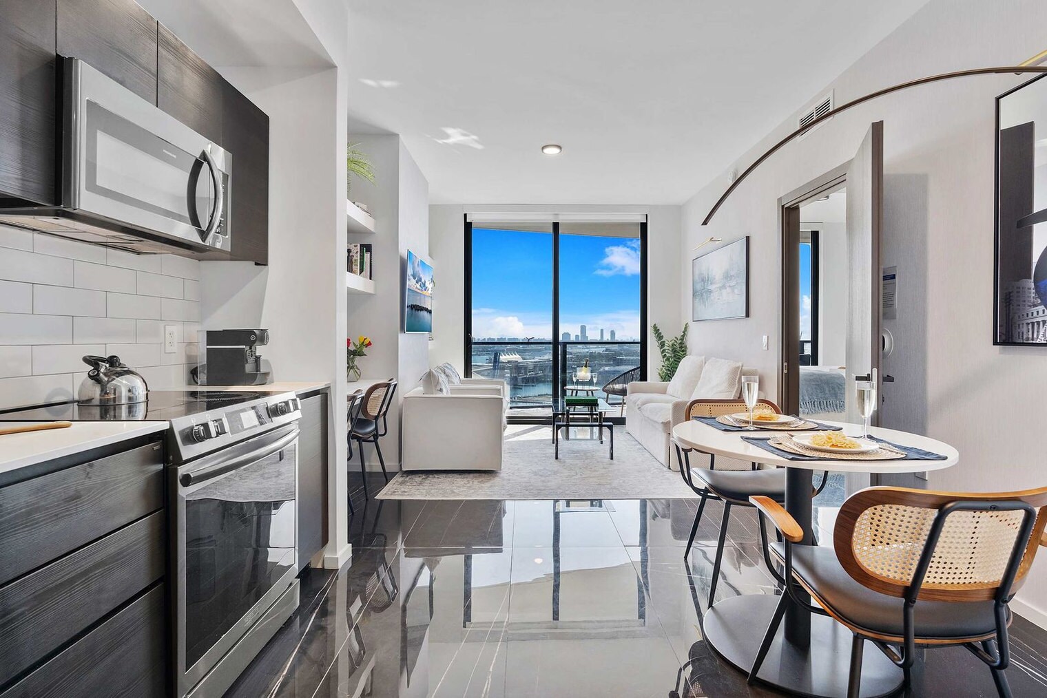 Building Photo - 398 NE 5th St