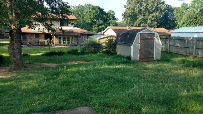 Building Photo - Contact Peggy Goodman 501 676 1758