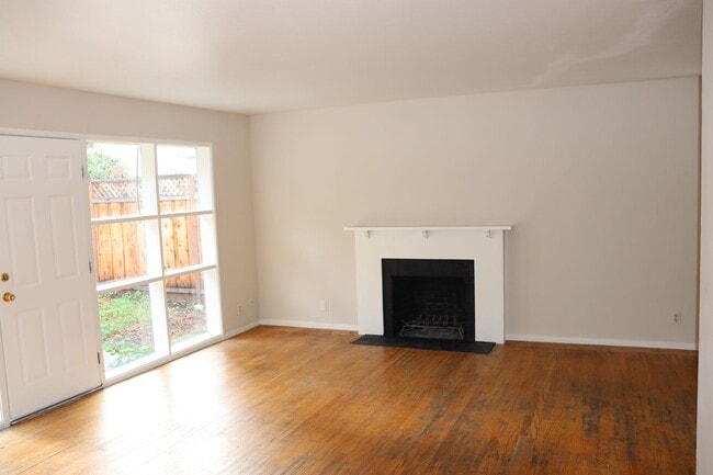 Building Photo - 3 Bedroom/ 2 Bath Original Rancher in Santa Clara Open House 12/13 11 AM-12 PM