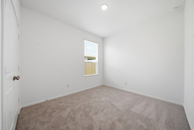 Building Photo - 833 High Mesa Ln
