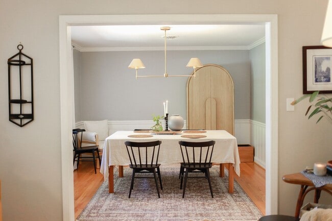 Building Photo - Charming 2BR in Historic Home – Bright, Sp...