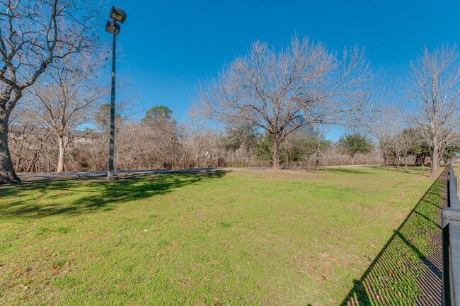 Building Photo - 2 BEDROOM/2 BATH FABULOUS LOCATION AT THE DESIRABLE ENERGY CORRIDOR