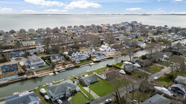 Building Photo - 7 Whiting Rd