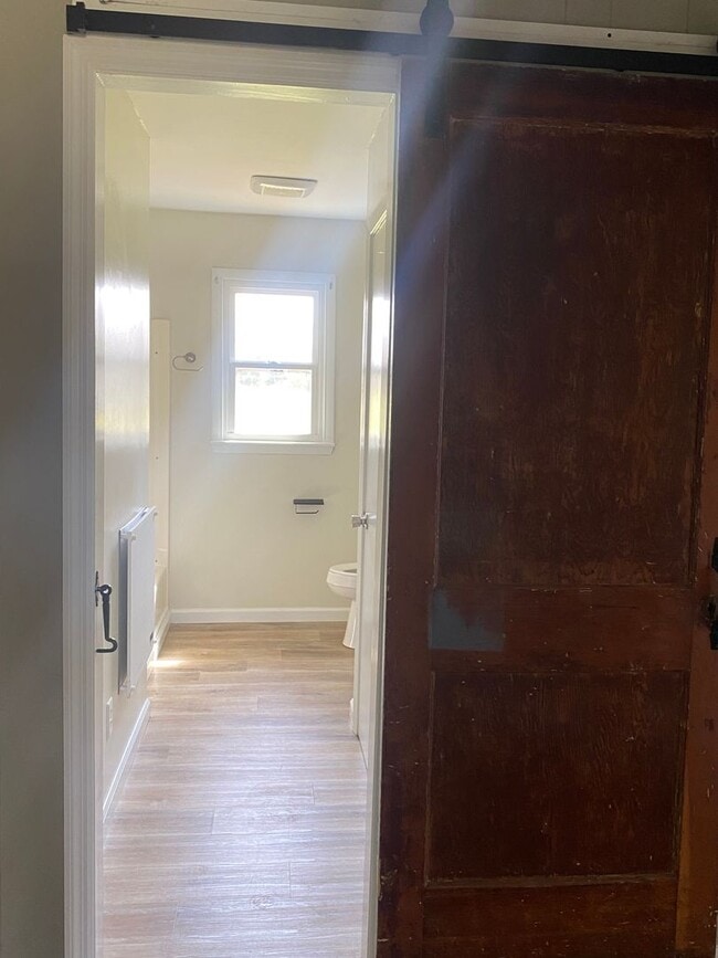 Building Photo - 3 Bed 1.5 Bath Cozy Country Home! - Muscle...