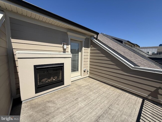 Building Photo - 115 Dickenson Dr