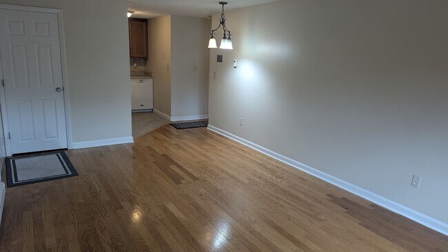 Building Photo - 16B Mayberry Dr