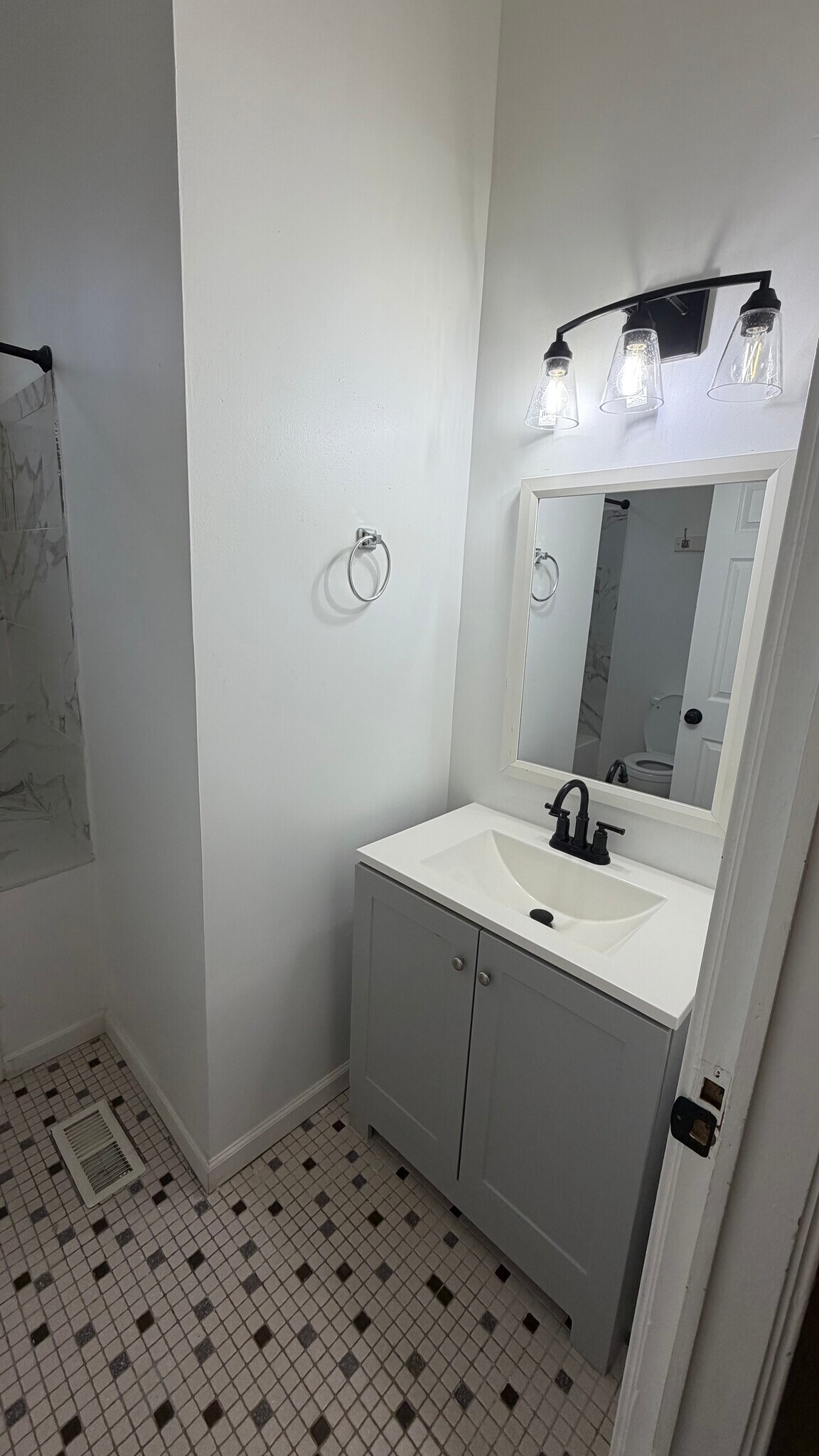 Building Photo - 1110 York St