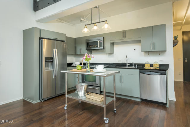 Building Photo - 510 S Hewitt St