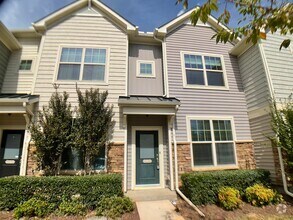 Building Photo - Spacious 2 bed, 2.5 bath with Loft in Thom...