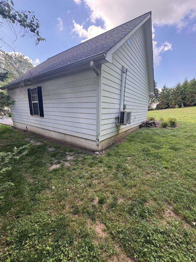 Building Photo - "Charming Furnished Studio Apartment Retreat in Valley Head – Cozy 300 Sq Ft!"