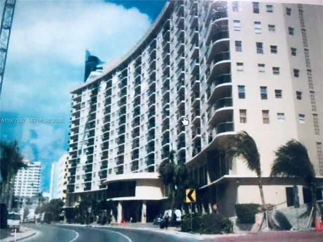 Building Photo - 6039 Collins Ave