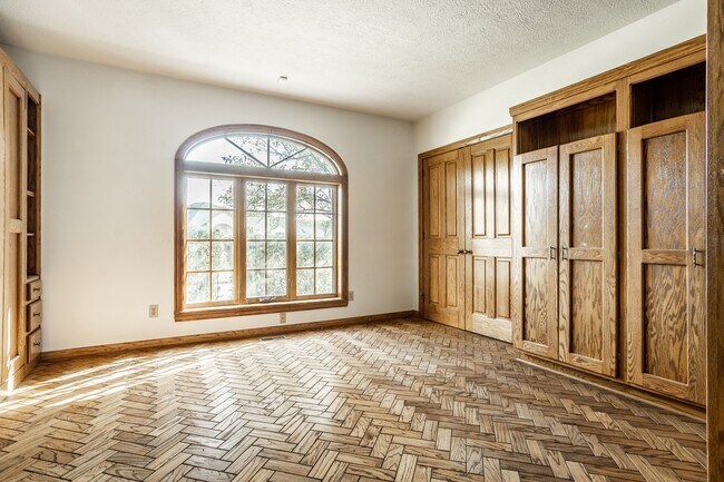 Building Photo - 9628 Summerlakes Dr