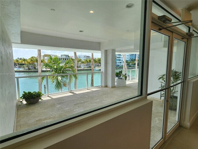 Building Photo - 5900 Collins Ave