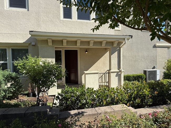 Building Photo - Executive Evergreen Valley Townhome