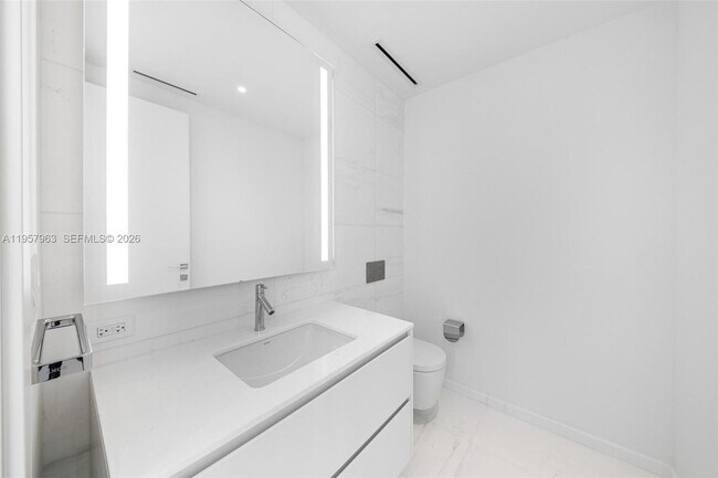 Building Photo - 300 Biscayne Blvd Way