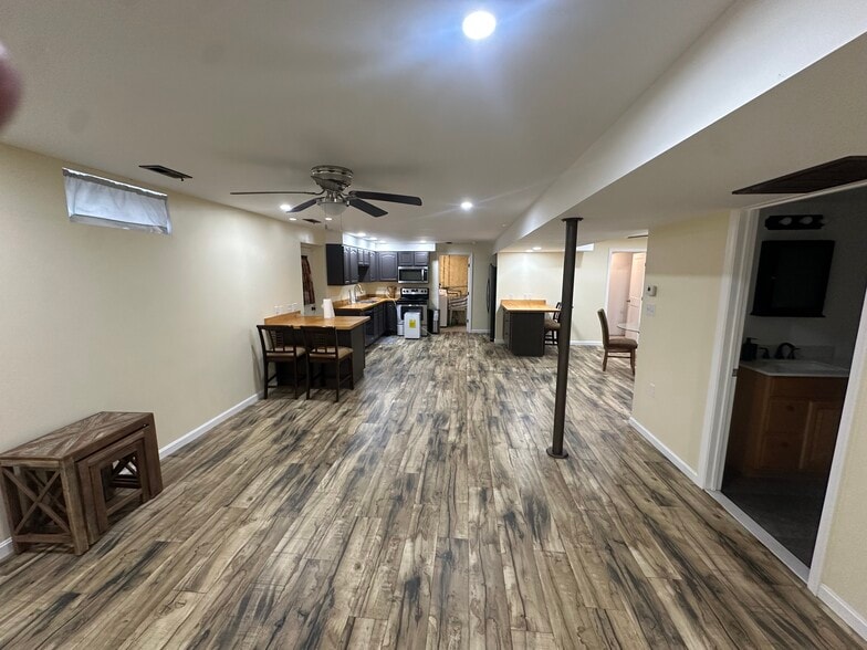 Primary Photo - 7351 Waldman Ave