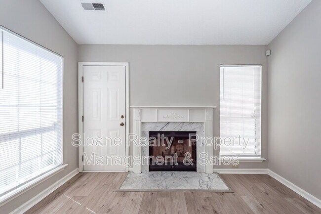 Building Photo - 5161 Eastway St