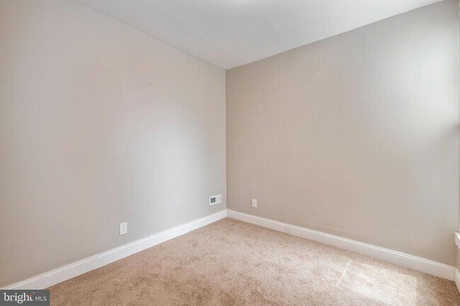 Building Photo - 5524 Delancey St