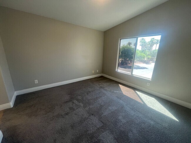 Building Photo - 2 bedroom 2 bath condo Gated community Nor...