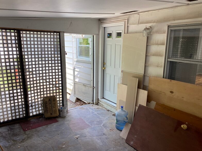 Building Photo - 121 Orlando St