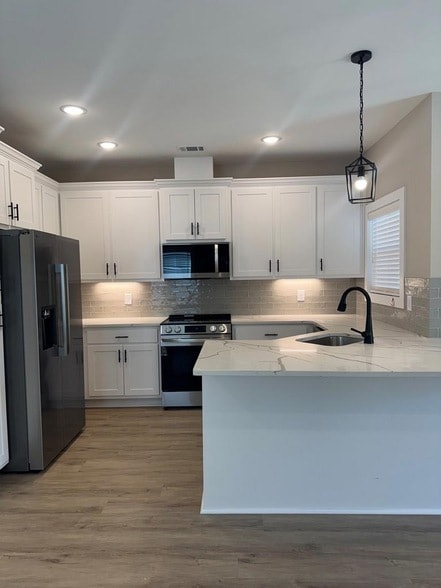 Building Photo - 305 Georgia St