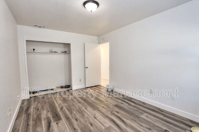 Building Photo - 6069 Kingwood Cir