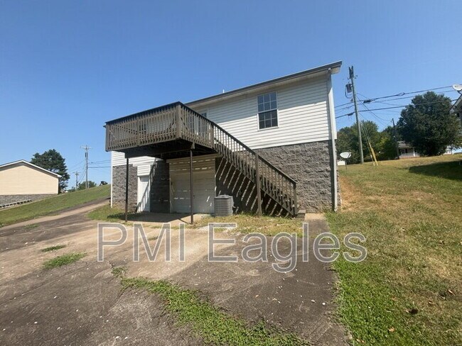 Building Photo - 940 Granny White Rd