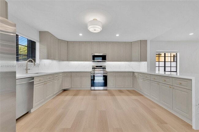 Building Photo - 456 SW 20th Rd