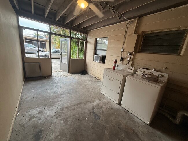 Building Photo - Queen Street Apartments